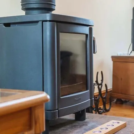 Old Well Barn Conversion بنريث