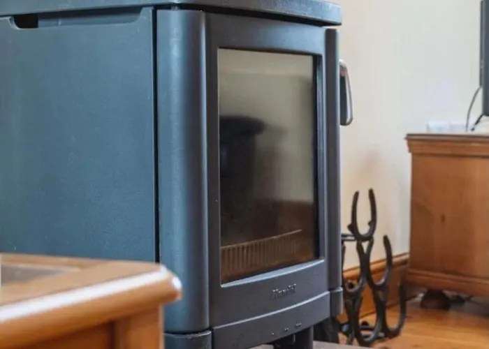 Old Well Barn Conversion بنريث